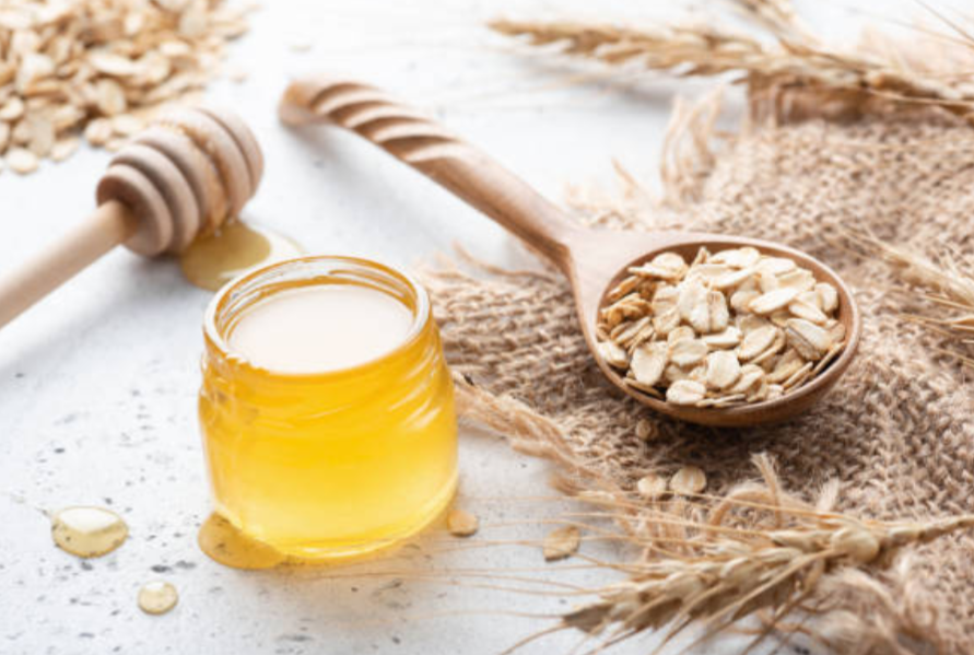 The Sweet and Soothing Power of Nature: Health Benefits of Honey and Oats in Bath & Body Products